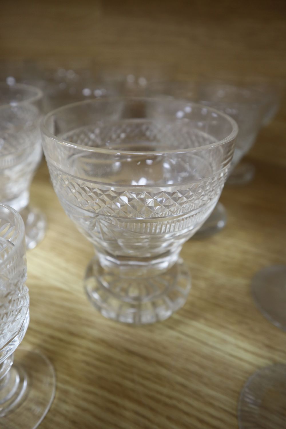 A collection of assorted antique and later glass ware (46)